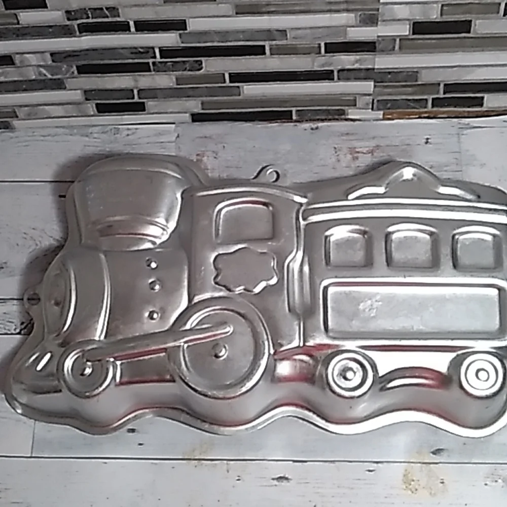 Wilson 2003 cake pan train 2105-2075